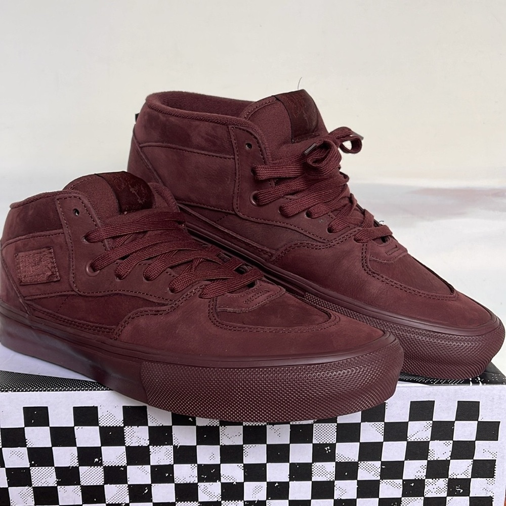 Vans WMNS Skate Half Cab Mono Chocolate
VN0ASFCDCHC
Sneakers - Picture 13 of 16